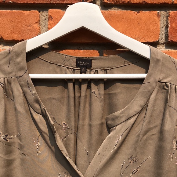 Babaton Floral Print Blouse 100% Silk - Picture 2 of 4